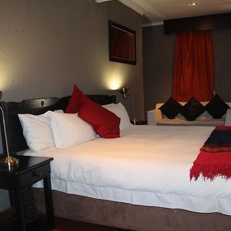 יוהנסבורג Flamboyant Guest Lodge מראה חיצוני תמונה