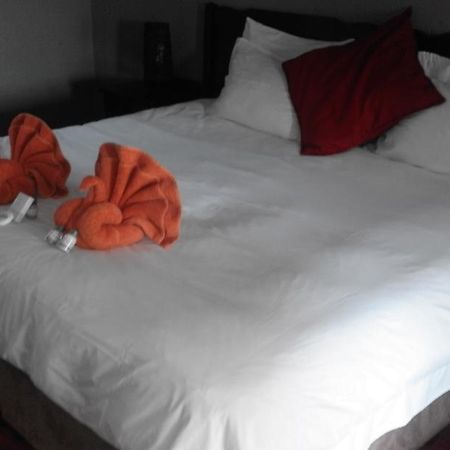 יוהנסבורג Flamboyant Guest Lodge מראה חיצוני תמונה
