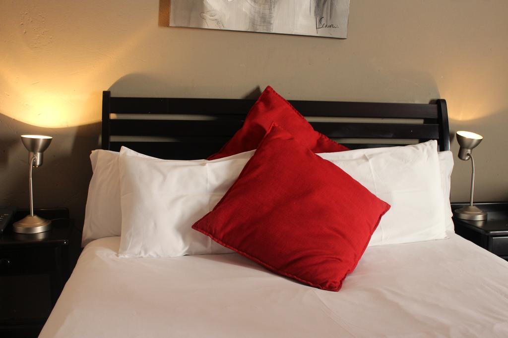 יוהנסבורג Flamboyant Guest Lodge מראה חיצוני תמונה