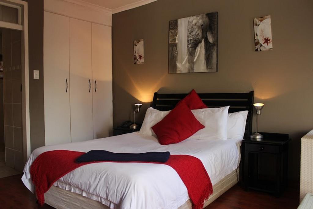 יוהנסבורג Flamboyant Guest Lodge מראה חיצוני תמונה