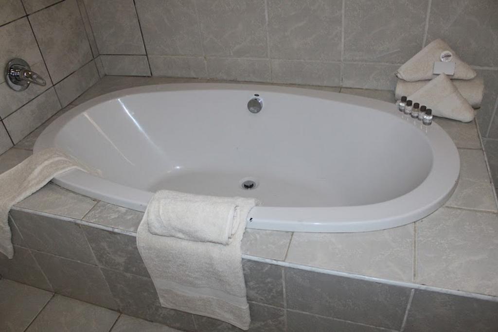 יוהנסבורג Flamboyant Guest Lodge מראה חיצוני תמונה