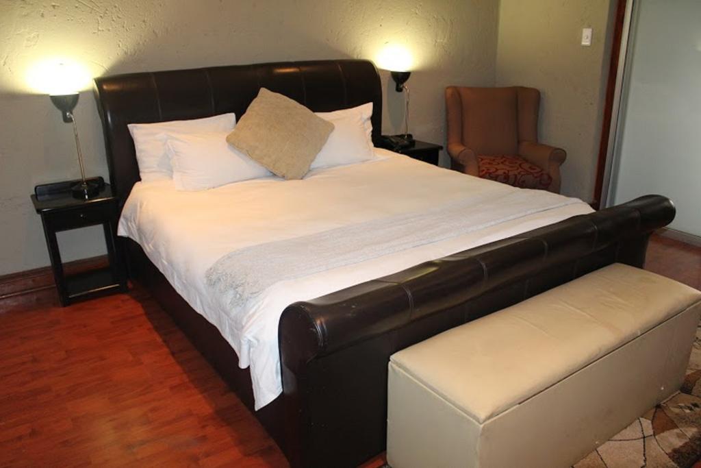 יוהנסבורג Flamboyant Guest Lodge מראה חיצוני תמונה